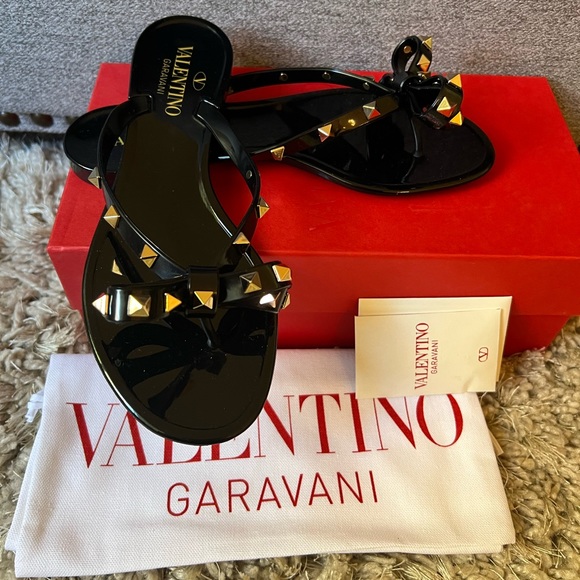 New VALENTINO GARAVANI Rockstud black PVC Thong PVC flip flops sandals - Picture 5 of 10